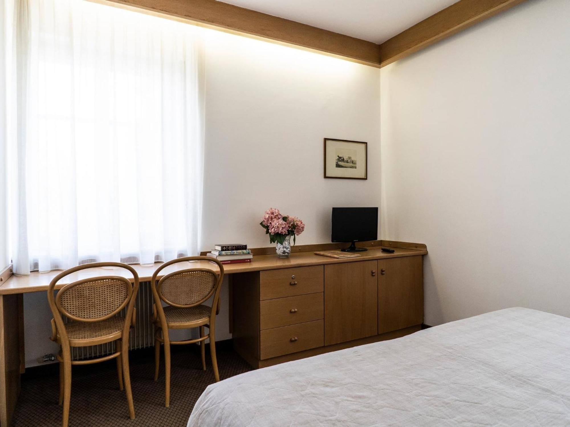 Hotel Villa Regina เลวิโกแตร์เม ภายนอก รูปภาพ