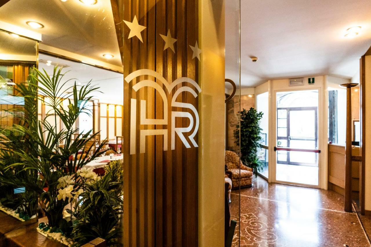 Hotel Villa Regina เลวิโกแตร์เม ภายนอก รูปภาพ